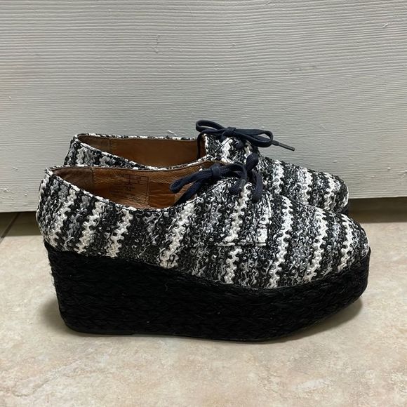 Wedged Shoe - Picture 1 of 7